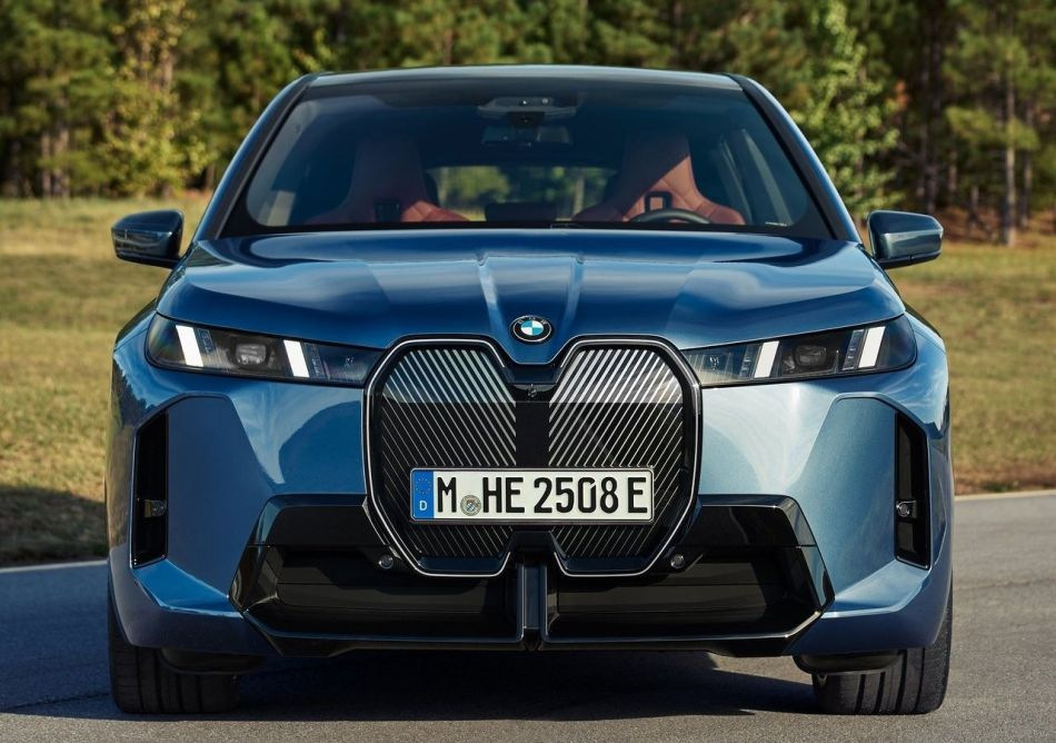 Review van de vernieuwde elektrische crossover BMW iX 2025
