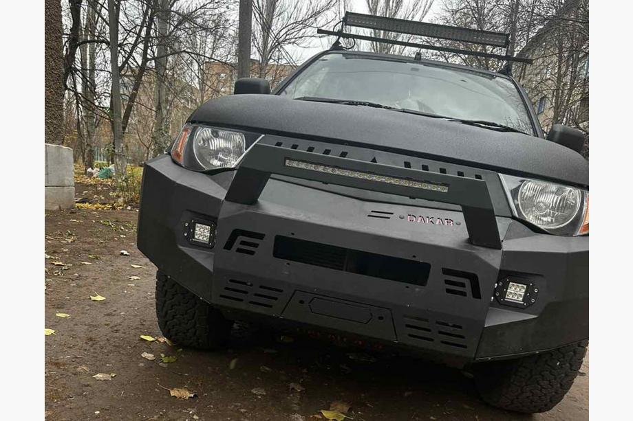 Mitsubishi L200 2006–2015 Dakar voorbumper (2006-2010) Foto 1