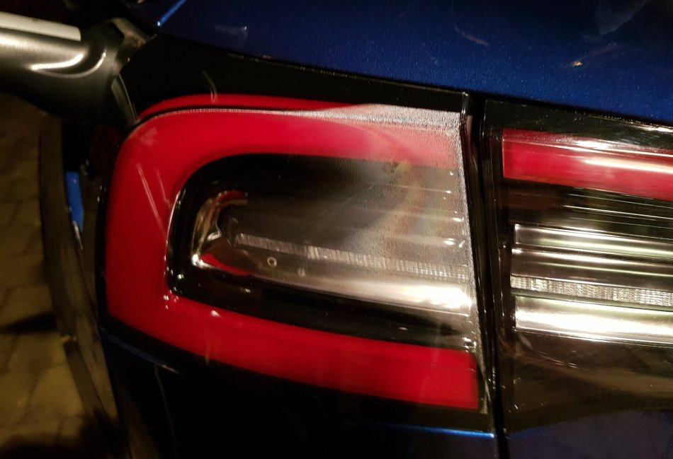 Moet je de achterlichten van je auto polijsten?