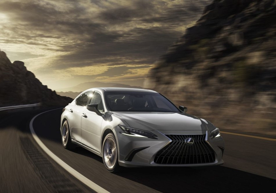 Lexus ES: review van een sedan in de business class