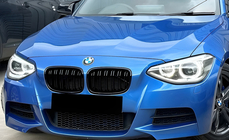 BMW 1 Serie F20/F21 2011–2019 M-Look nierengrilles (2011-2014, hoogglans zwart) foto 1
