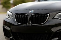 BMW 2-serie F22/F23 2014–2021 M-Look nierroosters (hoogglans zwart met chroomrand) foto 1
