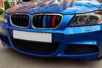 BMW 3-serie E90/E91 2005–2011 M-Look nierroosters (voor E-90/91 2008-2011, M-Color met chroomrand) foto 1