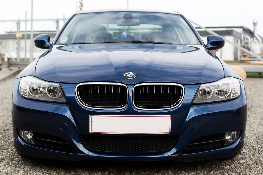 BMW 3-serie E90/E91 2005–2011 Niergrillen M-look (voor E-90/91 2008-2011, hoogglans zwart met chromen rand) Image