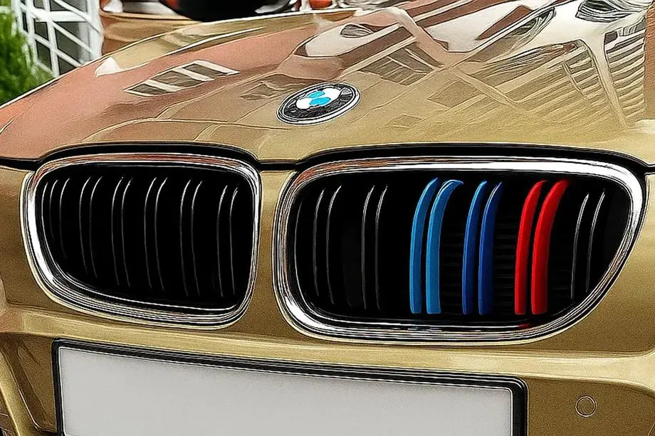 BMW 3-serie E92/E93 2006–2013 M-Look niergrilles (voor 2005-2009, M-Color met chroomrand) Image