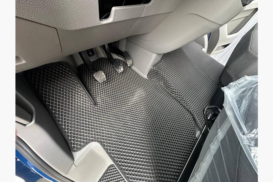 Volkswagen Crafter 2016– Vloermatten 2024+ (3 stuks, EVA, Zwart) Foto 1
