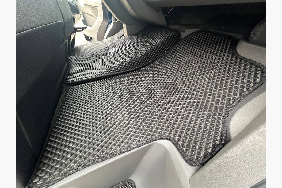 Volkswagen Crafter 2016– Vloermatten 2024+ (3 stuks, EVA, Zwart) Foto 2