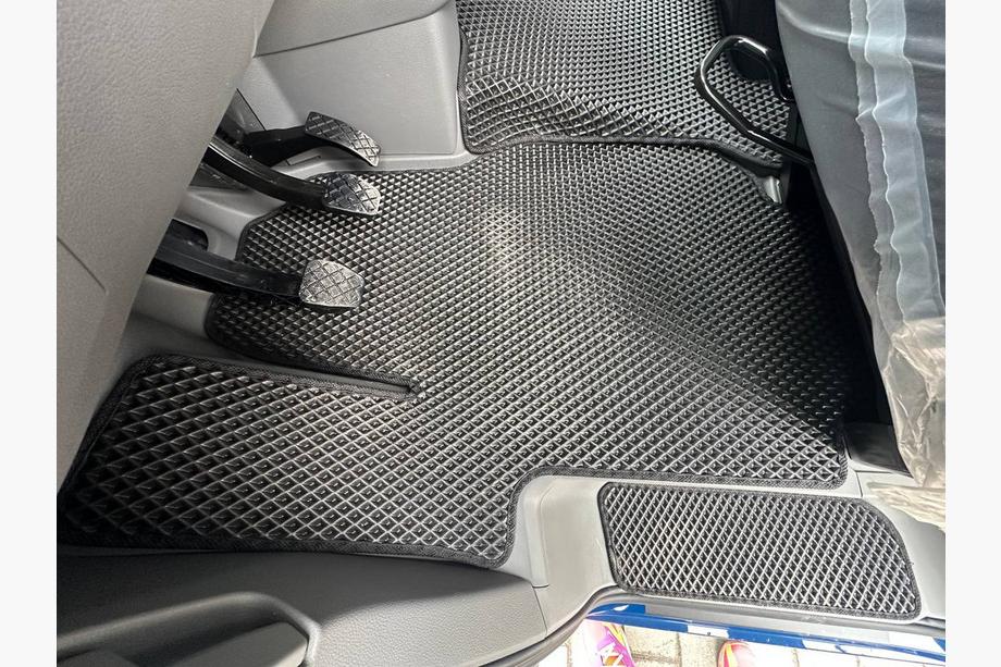 Volkswagen Crafter 2016– Vloermatten 2024+ (3 stuks, EVA, Zwart) Foto 4