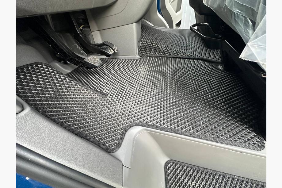 Volkswagen Crafter 2016– Vloermatten 2024+ (3 stuks, EVA, Zwart) Foto 5