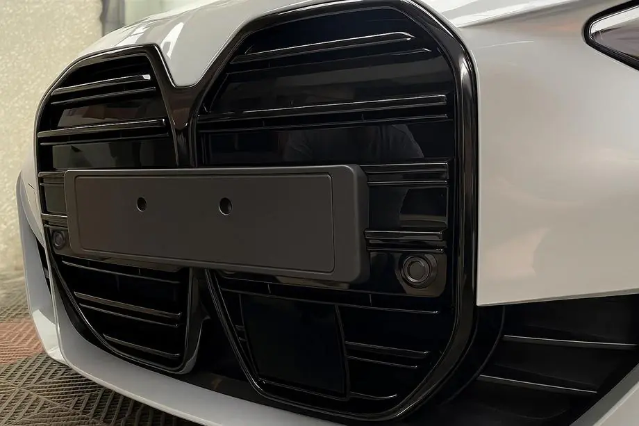 BMW 4-serie G22/23/26 2020– M-Look nierengrille (voor I4 G26,2022+, hoogglans zwart) Image
