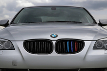 BMW 5 Serie E60/E61 2003–2010 M-Look nierengrilles (M-Color) foto 1