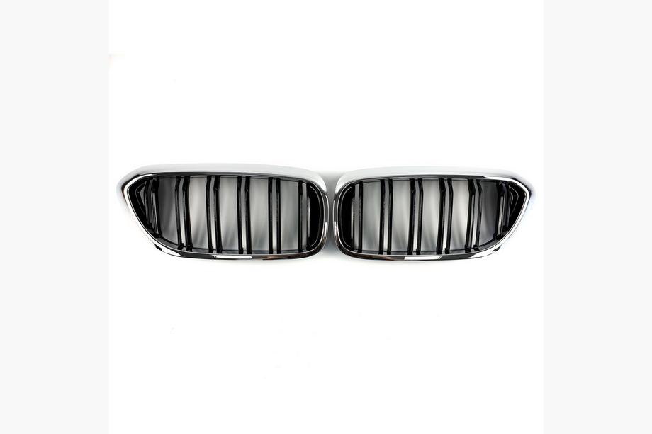 BMW 5 Serie G30/G31 2017–2023 Niergrilles M-Look (2017-2020, hoogglans zwart met chromen rand) Foto 2