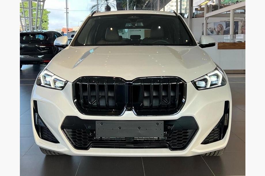 BMW X1/iX1 (U11) 2022– Nierrooster 1 Bar (hoogglans zwart) Foto 1