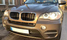 BMW X6 E71 2008–2014 M-Look nierroosters (hoogglans zwart met chroomrand) foto 4