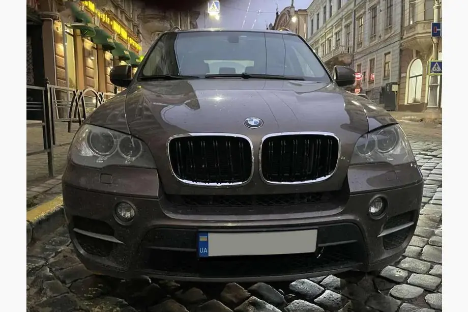 BMW X6 E71 2008–2014 M-Look nierroosters (hoogglans zwart met chroomrand) Image