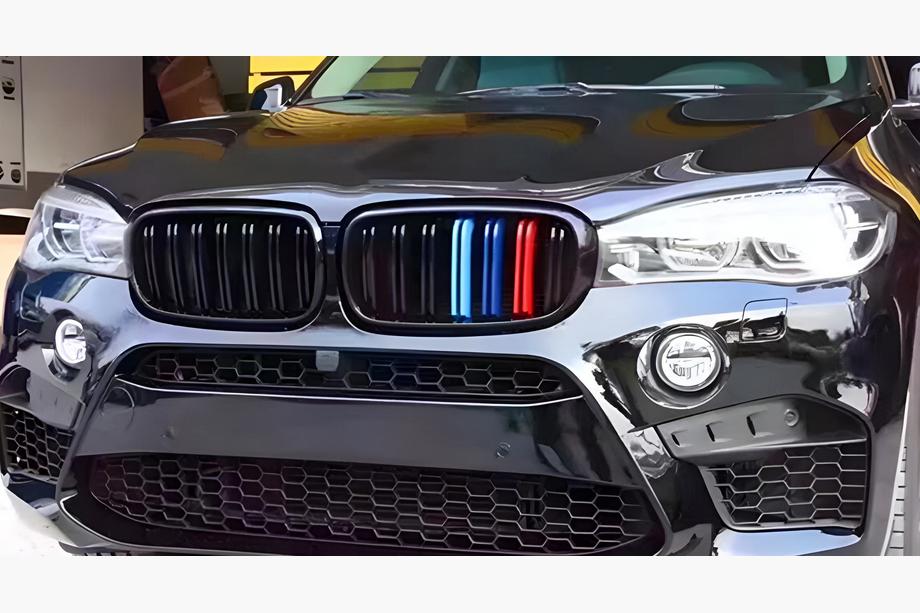BMW X5 F15 2013–2018 M-Look nierengrilles (M-Color) Image