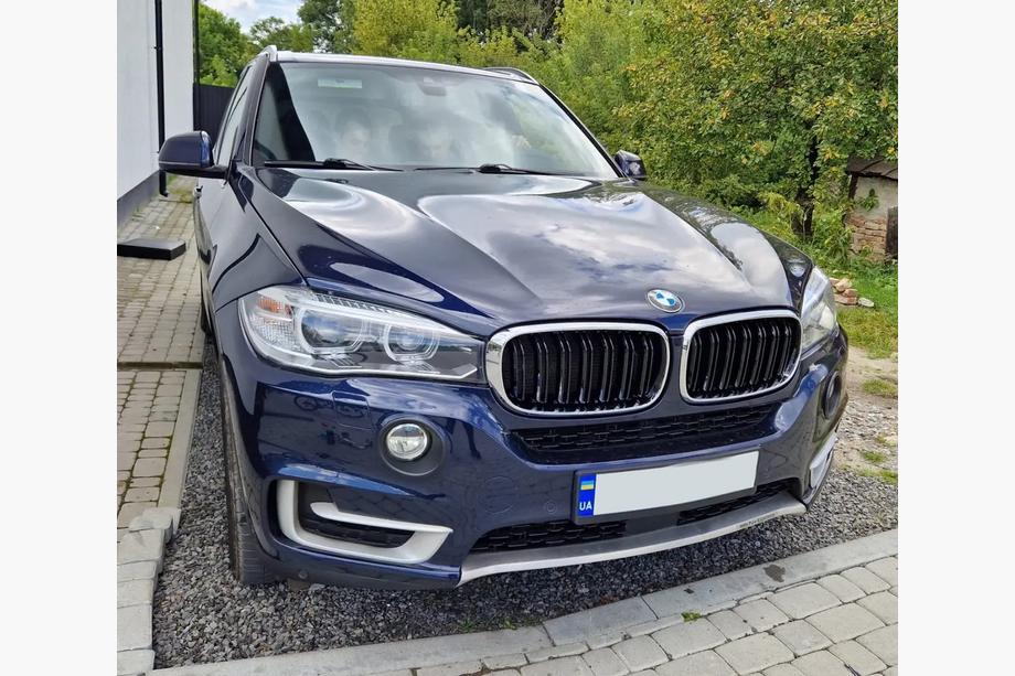BMW X5 F15 2013–2018 M-Look nierroosters (hoogglans zwart met chroomrand) Foto 4