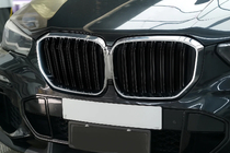 BMW X5 G05 2019–2026 M-Look niergrillen (2019-2022, hoogglans zwart met chromen rand) foto 1