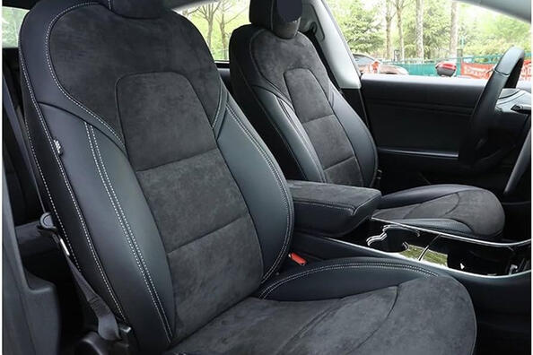 Alcantara of echt leer: wat is beter voor het auto-interieur? Foto 2