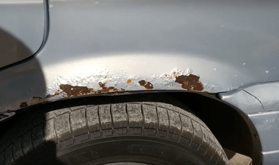 Hoe gevaarlijk zijn 'roestplekjes' op de carrosserie?