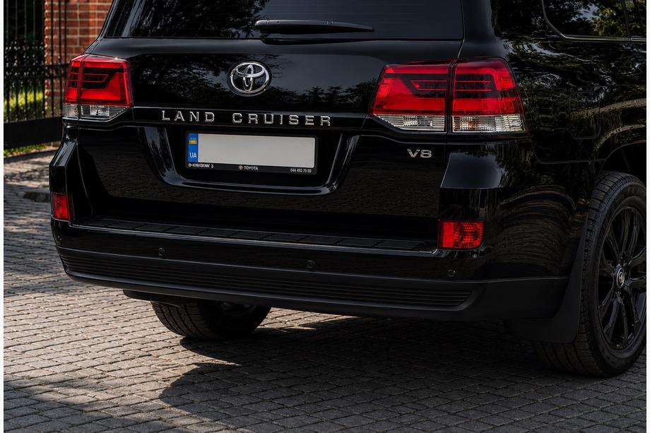 Toyota Land Cruiser 200 2007–2021 Achterdiffuser inzetstuk zonder chroom 2016-2021 (Executive 2019/2021) Zwarte kleur Foto 2