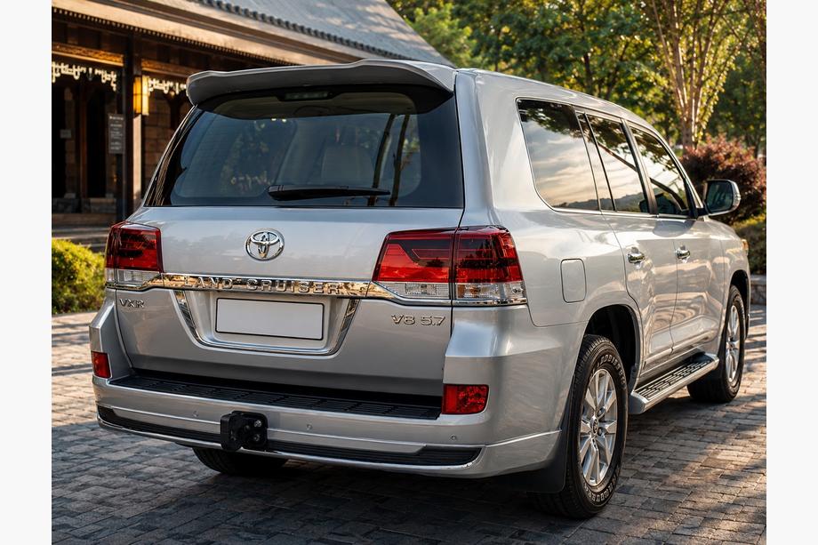 Toyota Land Cruiser 200 2007–2021 Achterdiffuser afdekking zonder chroom 2016-2021 (Executive 2019/2021, voor trekhaak) Witte kleur Foto 2
