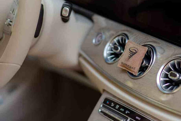 Zo kies je een geurhanger voor het auto-interieur: sfeer en comfort