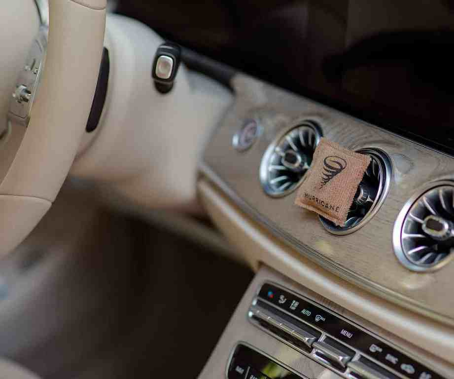 Zo kies je een geurhanger voor het auto-interieur: sfeer en comfort