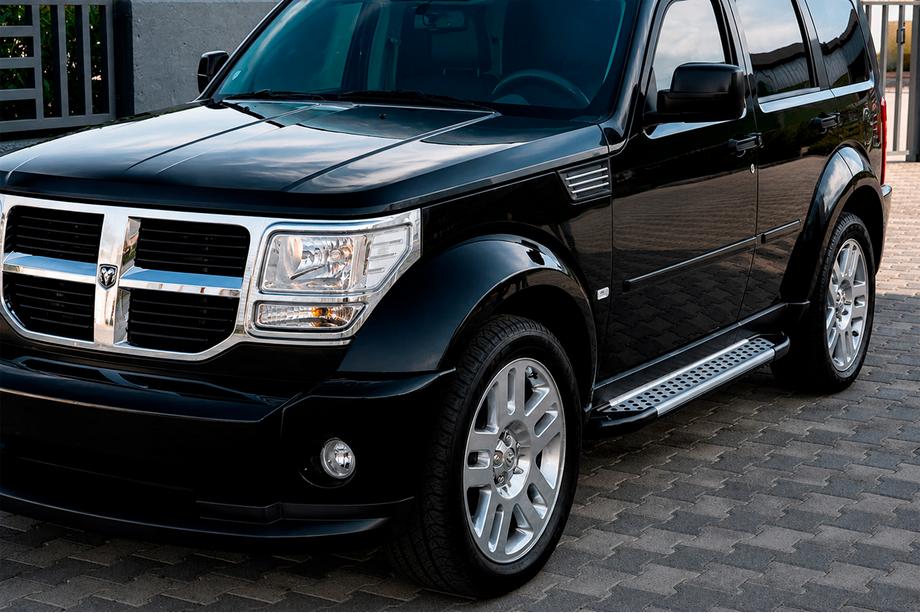 Dodge Nitro 2006–2011 Side steps Allmond Grey (2 stuks, aluminium) Image