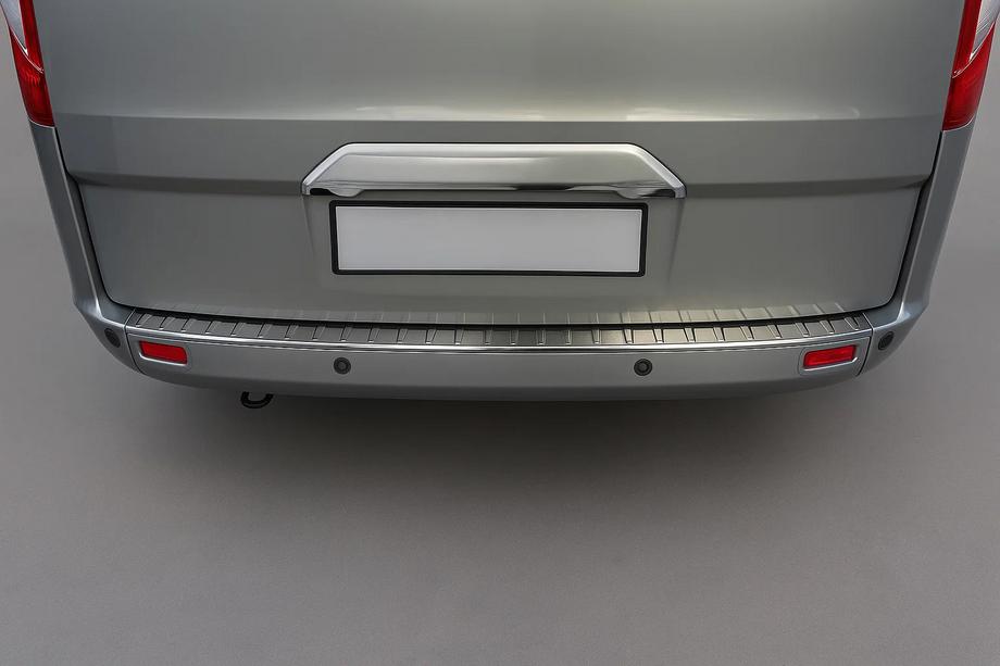 Ford Custom 2013–2022 Chromen strip boven kenteken (zonder camera, RVS) Image