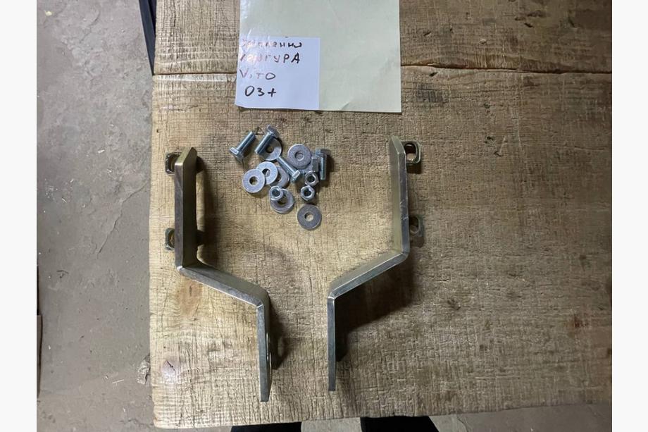 Mercedes Vito W639 2004–2014 Montagebeugels voor bullbar Image
