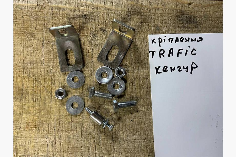 Renault Trafic 2001–2015 Montagebeugels voor bullbar Image