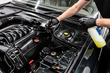 Moet je de motor van je auto wassen? foto 1