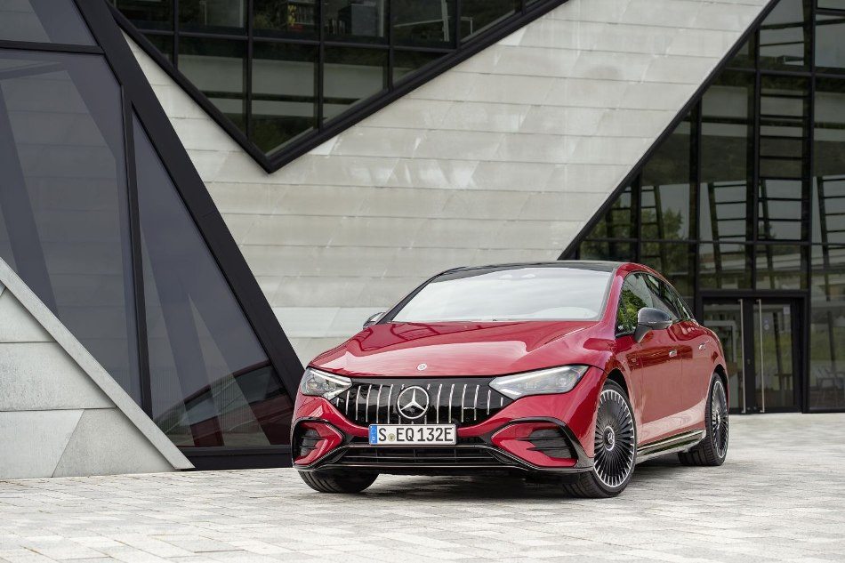Review van de elektrische sedan Mercedes-Benz EQE AMG (V295)