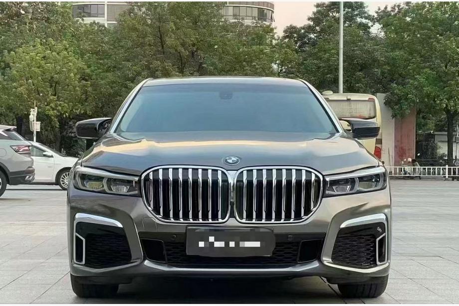 BMW 7 Serie F01/F02 2008–2015 Facelift kit voor G12 M760 (zonder vervanging van kofferdeksel en achterschermen) Foto 3