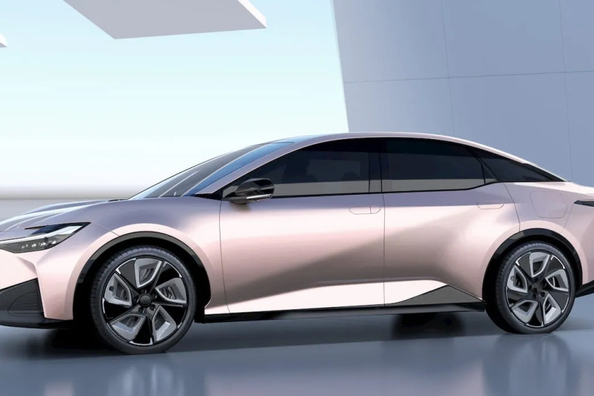 Review van de elektrische sedan Toyota bZ3