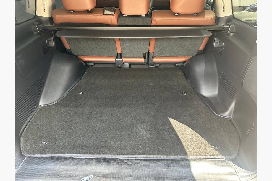 Toyota Land Cruiser 200 2007–2021 Textiele kofferbakmat Premium V-1 (5 zitplaatsen, zwart) Image