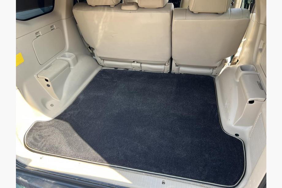 Toyota Land Cruiser Prado 120 2002–2009 Premium textielen bagageruimtemat – zwart (5 of 7 zitplaatsen) Image