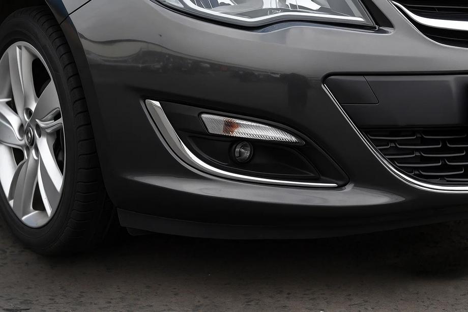 Opel Astra J 2009–2015 RVS sierlijsten voor mistlampen (set van 2) 2010-2013, OmsaLine Image