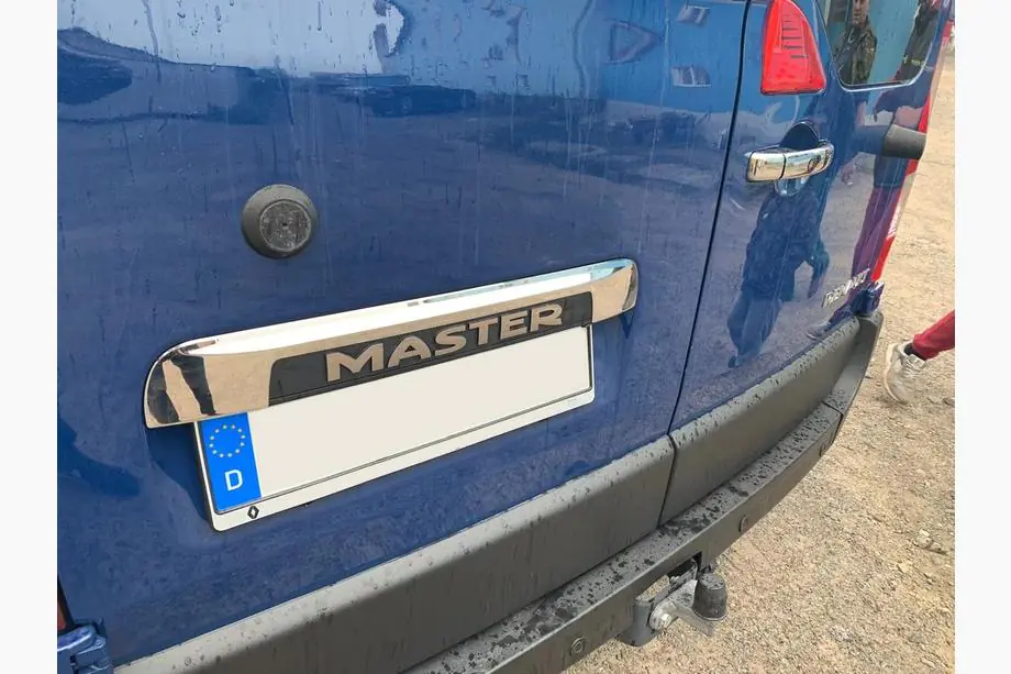 Renault Master 2011–2023 RVS sierstrip boven kentekenplaat Foto 3