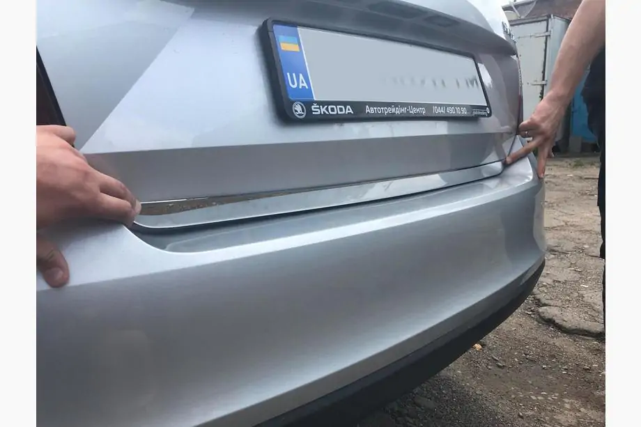 Skoda Rapid 2012–2019 Kofferbakrand (RVS) Image