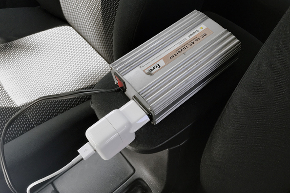 220 V in de auto: stapsgewijze handleiding