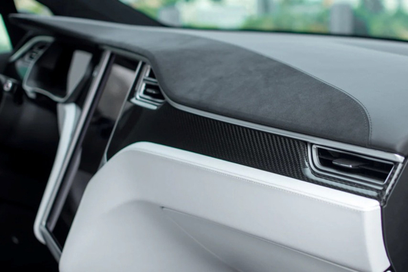 Waarom kraakt het dashboard in de auto en hoe los je het op?