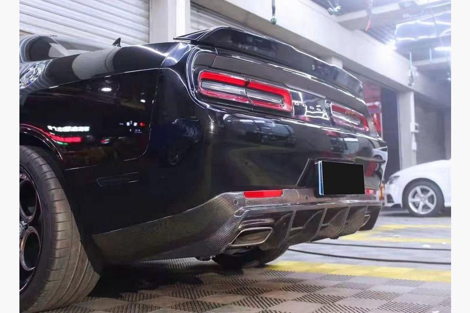 Dodge Challenger 2008–2023 Achterbumper diffuser (carbon) Image