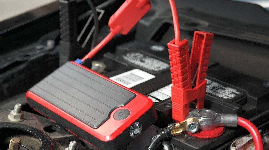 Startbooster voor de auto: wat is het en waarom heb je ’m nodig