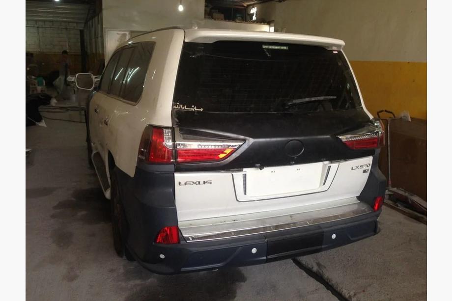 Lexus LX570/450d 2008–2022 Achterlichten uit GBT faceliftkit Linker binnen-achterlicht (op de achterklep) Image
