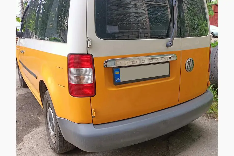Volkswagen Caddy 2004–2010 RVS sierlijst boven kentekenplaat (2-deurs) Image