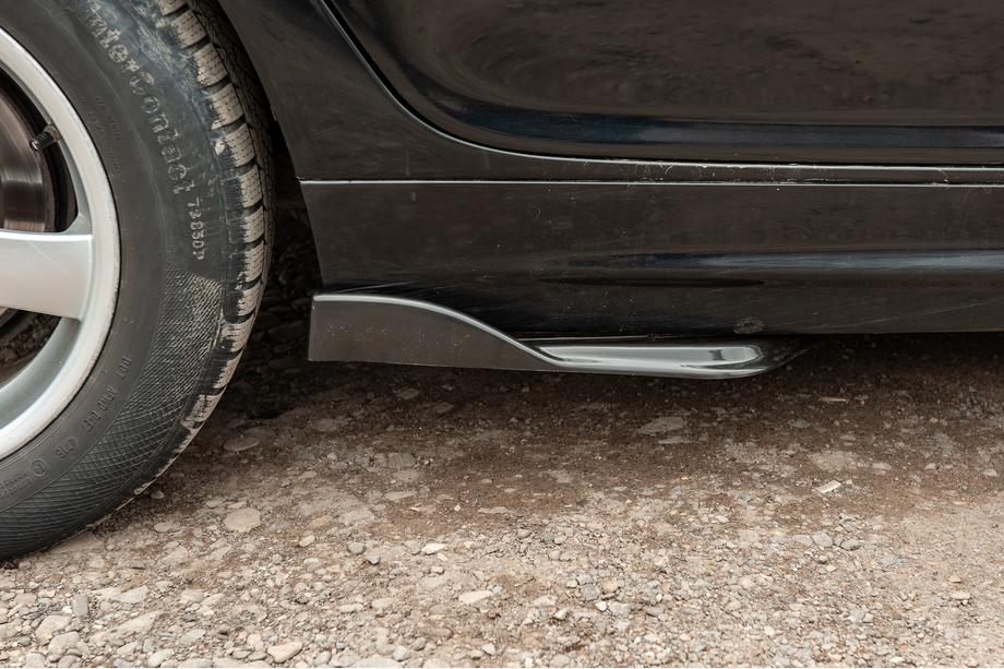Universele side skirt flaps type-E (2 stuks, glanzend zwart, ABS-kunststof) Foto 3