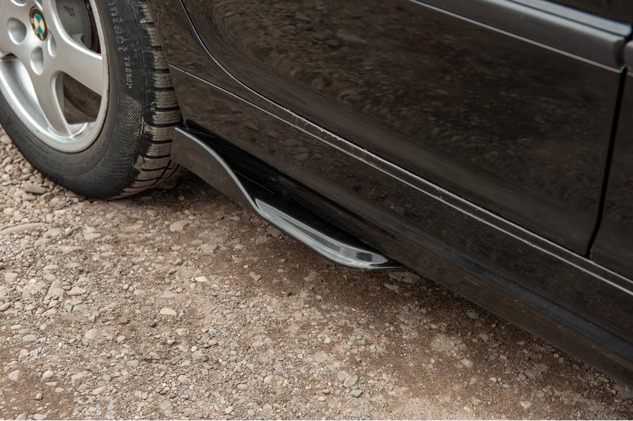 Universele side skirt flaps type-E (2 stuks, glanzend zwart, ABS-kunststof) Foto 1