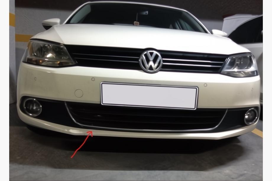 Volkswagen Jetta 2011–2018 RVS chroomstrip voor voorbumper U 2011-2014 Image